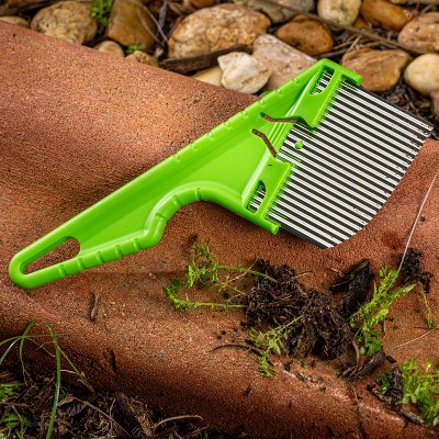 Nisaku Green Plastic and Stainless Steel Angled Weeder, 3-Inch Blade