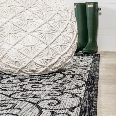 Madrid Vintage 5' Round Gray and Black Synthetic Area Rug