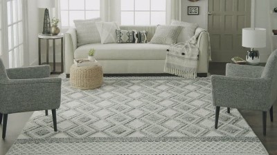 Ivory and Gray Geometric Handwoven Wool Area Rug 5'3" x 7'6"