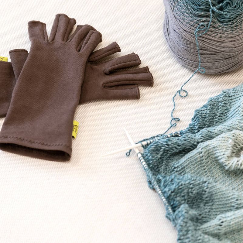 Dritz Small Crafters Comfort Glove, 3 of 4