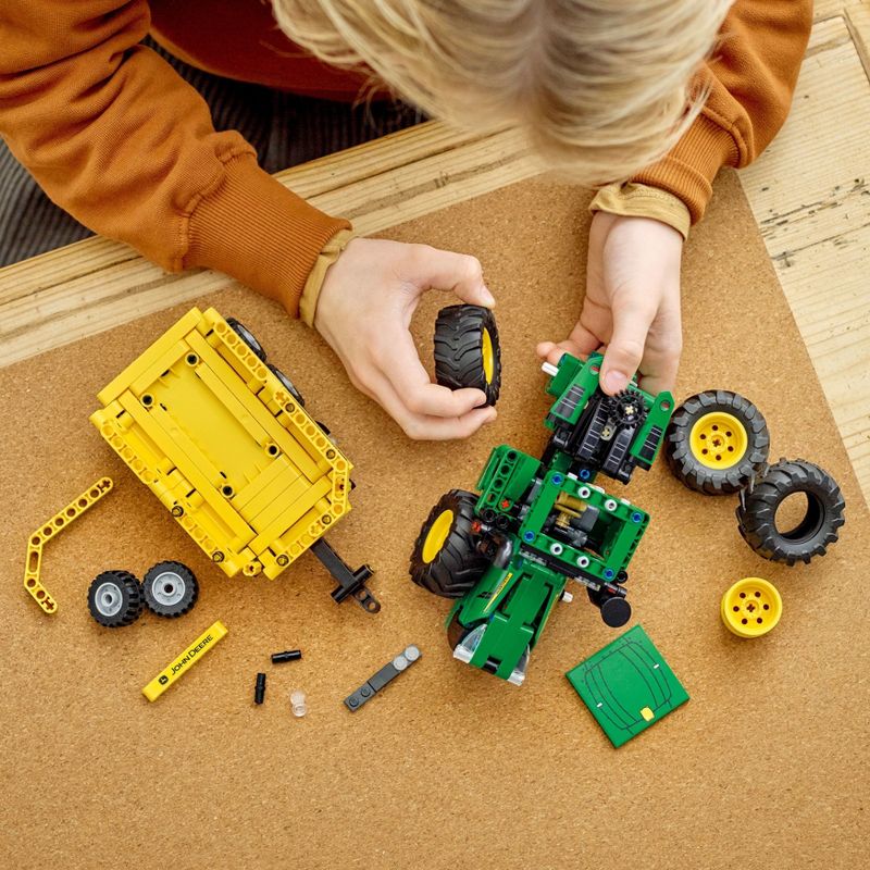 LEGO Technic John Deere 9620R 4WD Tractor Farm Toy 42136, 6 of 8