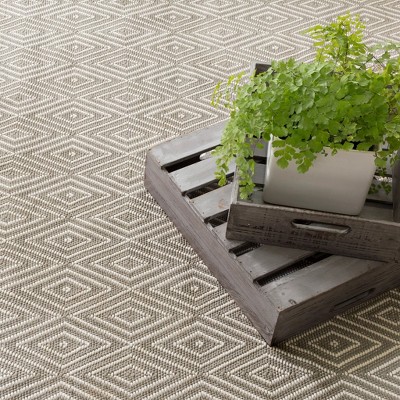 Fieldstone and Ivory Diamond Pattern Reversible Synthetic Rug 2' x 3'