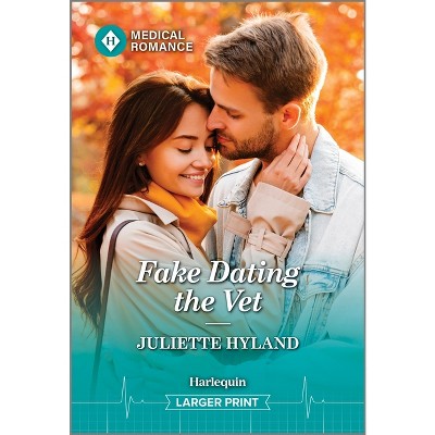 Fake Dating the Vet - (Kentucky Derby Medics) Large Print by  Juliette Hyland (Paperback)