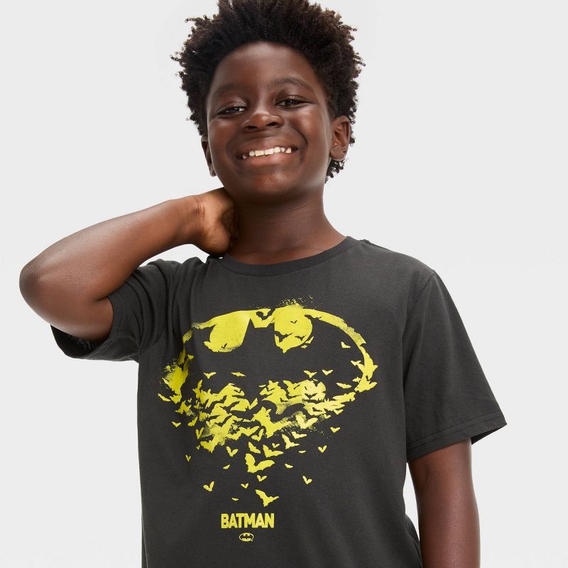 Boys&#39; DC Comics Batman Logo Short Sleeve Graphic T-Shirt - Black, 2 of 4