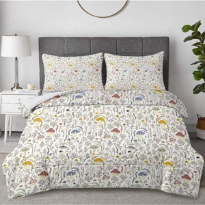 Boersma Mushroom Decoration Pattern Duvet Cover Set 3 Pieces Queen Size Soft Bedding Set With 2 Pilowcases with Zipper Closure for All Seasons - 1 of 4