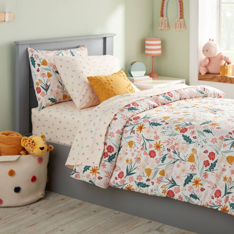 In the Garden Kids' Bedding Set with Sheets - Pillowfort™, 2 of 10