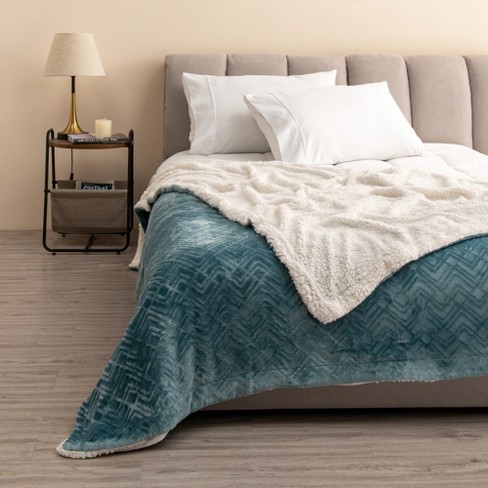 Great Bay Home Velvet Plush Fleece Reversible Warm and Cozy Bed Blanket  (Full / Queen, Blue Surf)