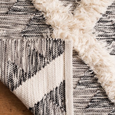 Kenya Diamond Trellis Black/Ivory Hand-Knotted Wool Area Rug - 6' x 9'