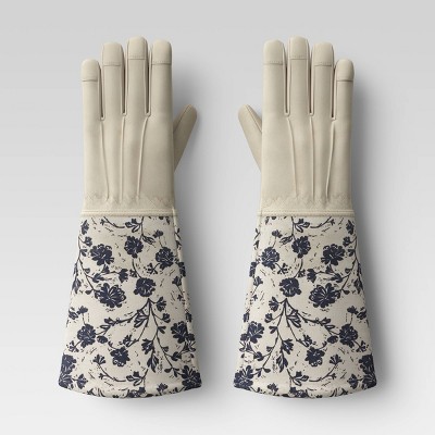 how to work in a glove