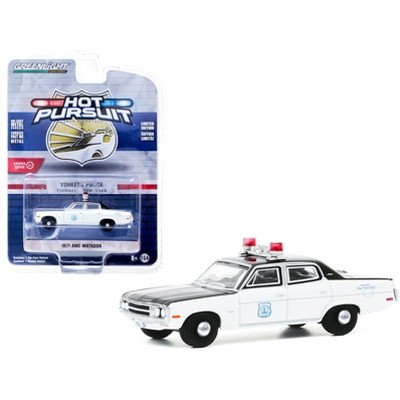 1971 AMC Matador "Yonkers Police" (New York) White and Black "Hot Pursuit" Series 35 1/64 Diecast Model Car by Greenlight