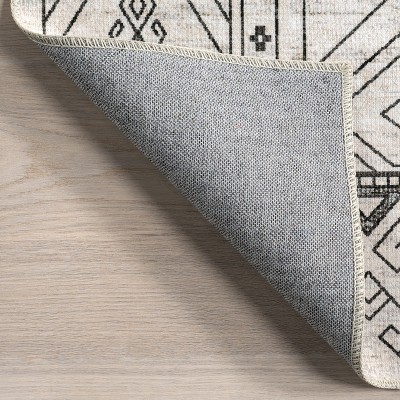 Light Gray Geometric Machine Washable Synthetic Area Rug, 5' x 8'