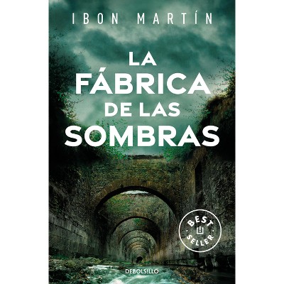 La Fábrica de Las Sombras / The Factory of Shadows - (Crímenes del Faro, Los) by  Ibon Martín (Paperback)