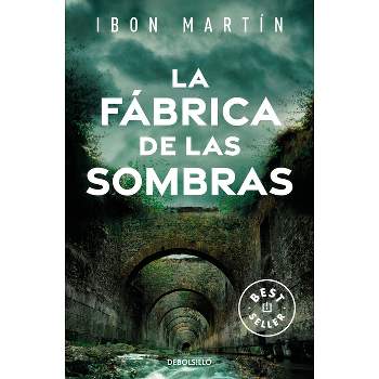 La Fábrica de Las Sombras / The Factory of Shadows - (Crímenes del Faro, Los) by  Ibon Martín (Paperback)