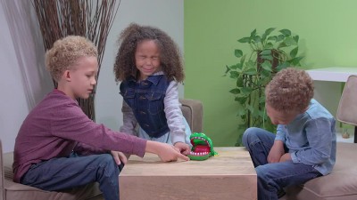 Jouets de dents de crocodile, Jeux de dentiste qui se mordent les doigts de  crocodile, jeu interactif drôle d'alligator pour les enfants Fête  d'anniversaire en famille (vert menthe)