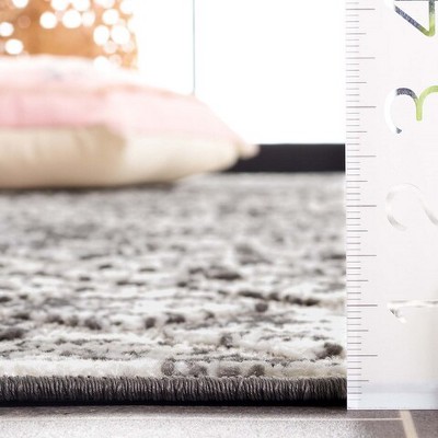 Gray Geometric Synthetic Indoor/Outdoor Area Rug