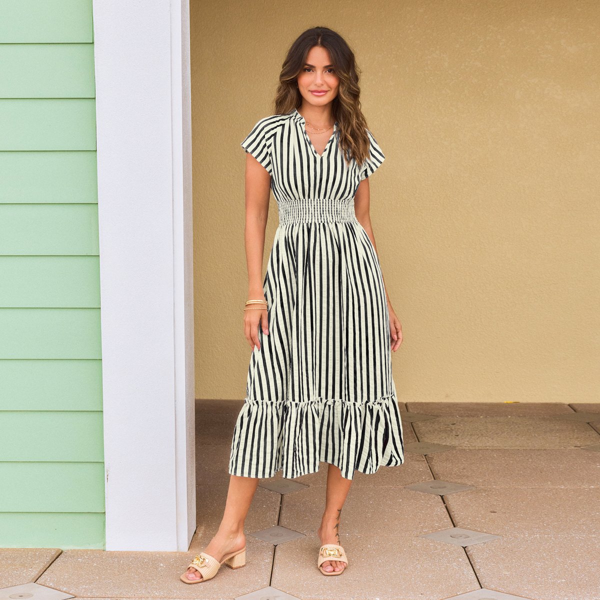Женские платья Cupshe Women's Striped Maxi Dress with Waist Accentuation and Tiered Ruffles-M-Black — фото 5