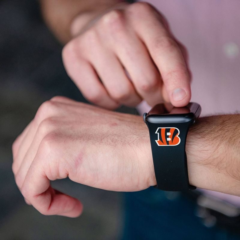 NFL Cincinnati Bengals Apple Watch Compatible Silicone Band - Black
, 3 of 4