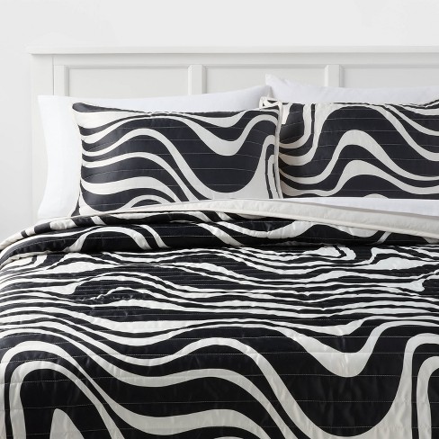 Full/queen Satin Quilt Black - Room Essentials™ : Target