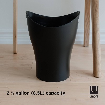 Black 2.2 Gallon Curved Plastic Kitchen Trash Can