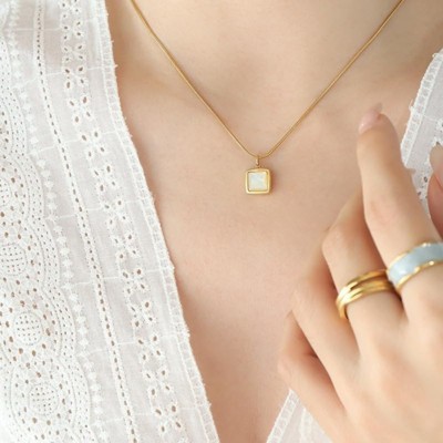 Clotth Shell Necklace Natural Seashell Pendant Minimalist Beach Jewelry for Women Summer Fashion Accessory