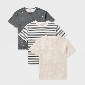Paquete de 3 playeras adaptativas de manga corta para niño, gráficas 'Rayas/Camuflaje/Galaxia' - Cat & Jack™ crema/beige/gris