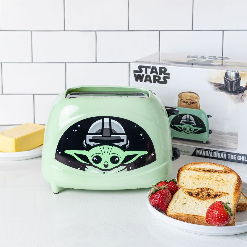 Uncanny Brands Star Wars The Mandalorian The Child 2-Slice Toaster, 4 of 6