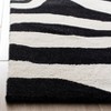 Soho SOH717 Hand Tufted Indoor Rugs - Safavieh - 2 of 4