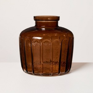 Jarrón facetado de vidrio ámbar 8" - Hearth & Hand™ with Magnolia
