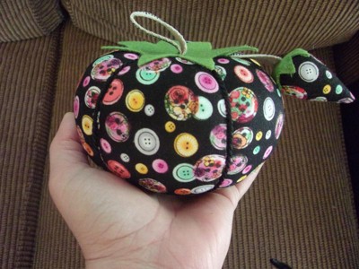Tomato Pin Cushion – gather here online