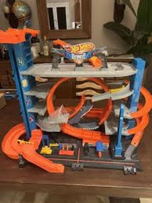 Hot Wheels City Ultimate Garage Playset With 2 Die-Cast Cars, Toy Storage  For 50+ Cars