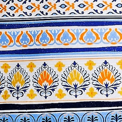 white mosaic stripe border