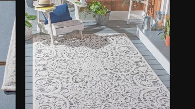 Gray and Ivory Geometric Synthetic Indoor/Outdoor Area Rug 3' x 5'