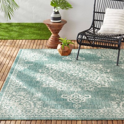 Elegant Blue and White Medallion 8' x 10' Easy-Care Indoor/Outdoor Rug