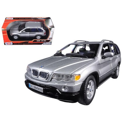 BMW X5 Silver 1/24 Diecast Model Car by Motormax