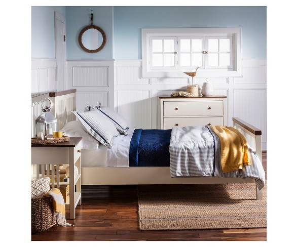 Davern Coastal Bedroom Collection