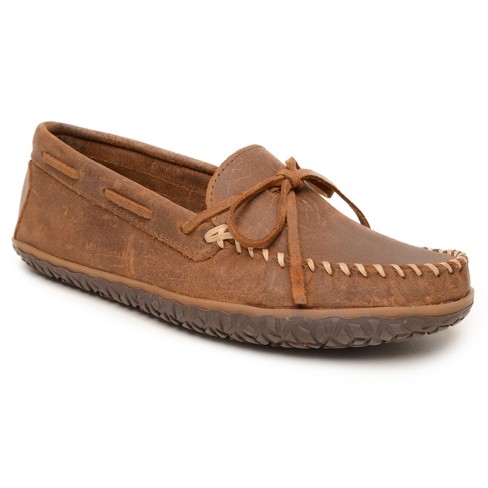 Minnetonka slip store on shoes