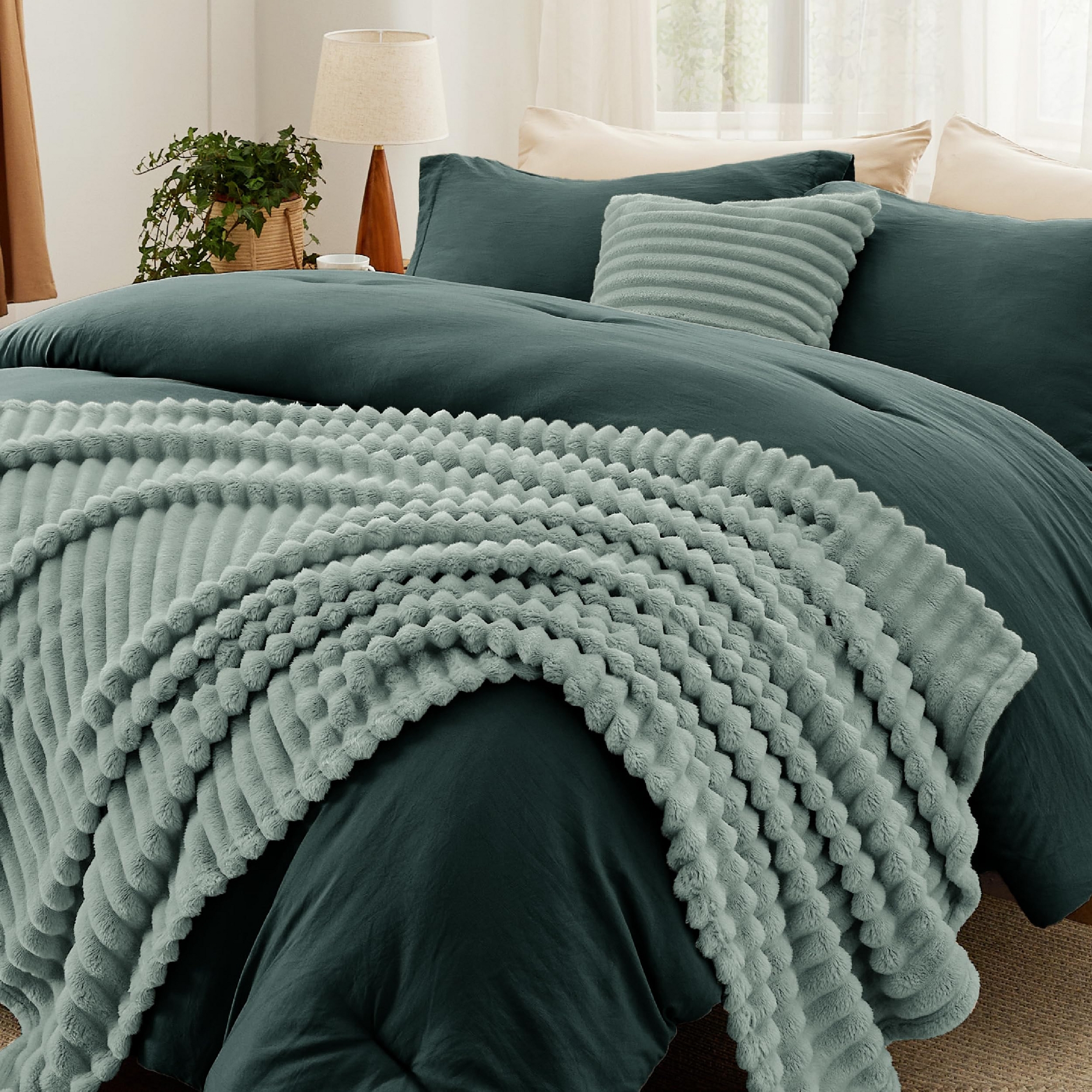 Bedsure Comforter Queen Size 5 Pieces - Queen Size Comforter Set with Fleece Throw Blanket and Decorative Pillow, Lightweiget Bedding Comforter Sets,
