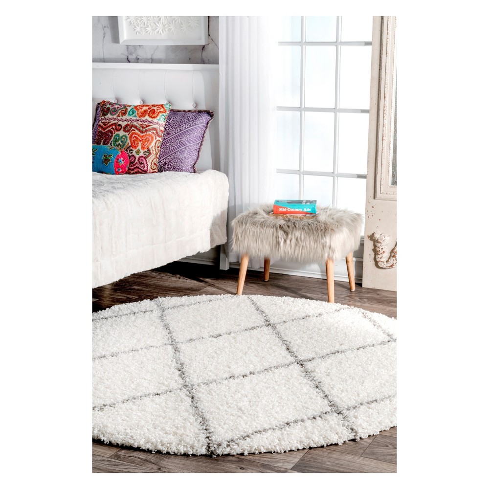 5'3in Round Tess Cozy Soft & Plush Modern Area Rug White- nuLOOM