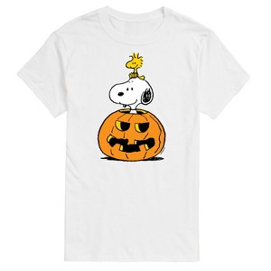 Men's - Peanuts - Snoopy Woodstock Pumpkin Short Sleeve Graphic T-Shirt - 1 of 4