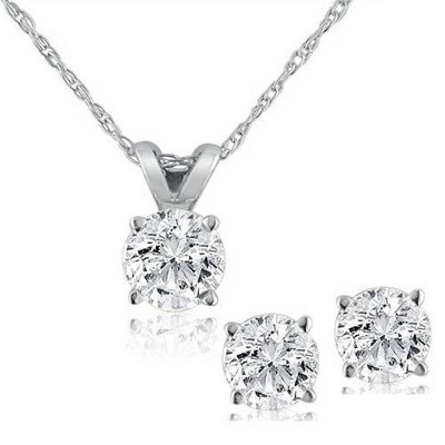 1/5 CT. T.W. Diamond Lock Necklace in 10K Gold