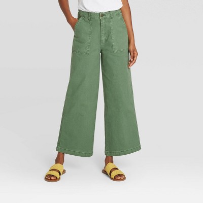 green cropped jeans