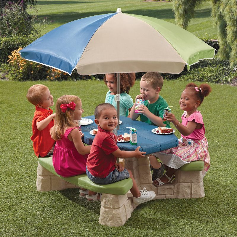 Step2 Octagon Picnic Table with Umbrella, 2 of 4