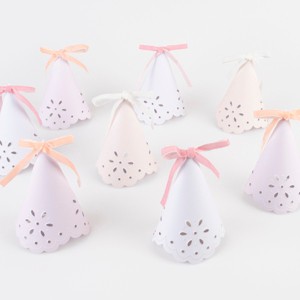 Meri Meri Broderie Anglaise Lace Party Hats (Pack of 8) - 1 of 4