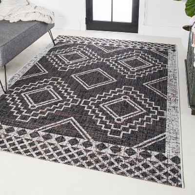 Tribal Diamond Medallion 4'x6' Black/Ivory Synthetic Area Rug