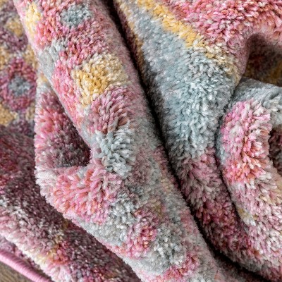 Blush and Red Synthetic Rectangular 5' x 7' Area Rug