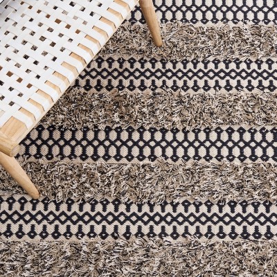Handwoven Black and Ivory Wool-Cotton Blend Beach House Rug - 3x5 Feet