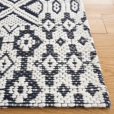Elegant Ivory Wool Round Hand-Knotted Vermont Area Rug