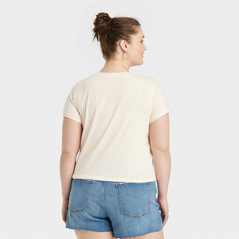 Women's Shrunken Short Sleeve V-Neck T-Shirt - Universal Thread™, 3 of 7