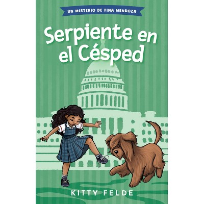 Serpiente En El Césped - (Los Misterios de Fina Mendoza) by  Kitty Felde (Paperback)