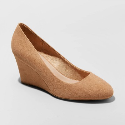 wide wedge pumps